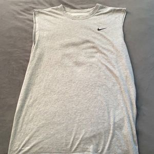 Nike dry fit sleeveless tee in gray with no flaws in mens large